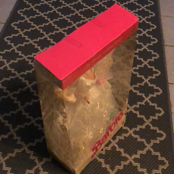 1989 Wedding Fantasy Barbie - Picture 4 of 5